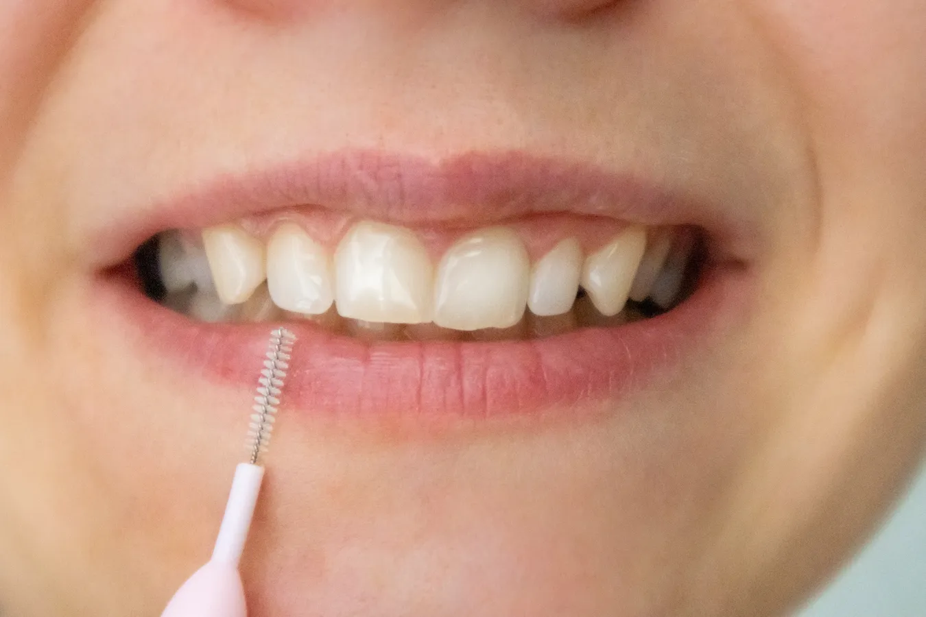 Ile trwa leczenie kanałowe pod mikroskopem?